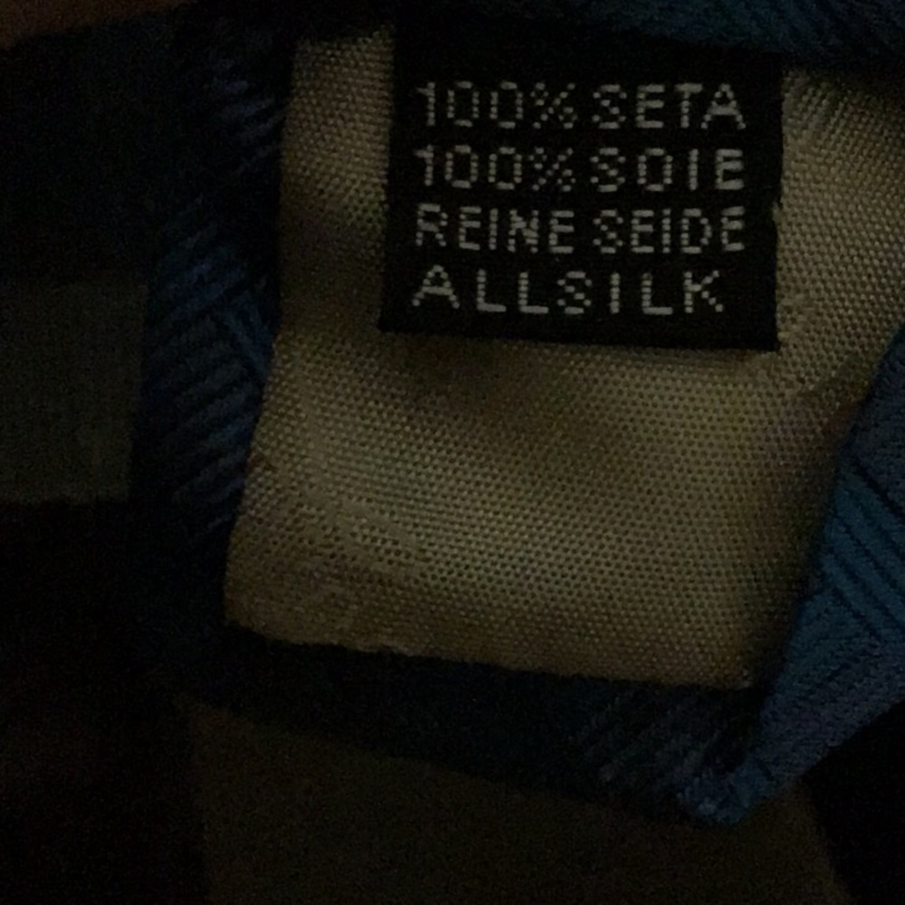 Set of three blue Paul Stuart ties - Picture 9 of 9